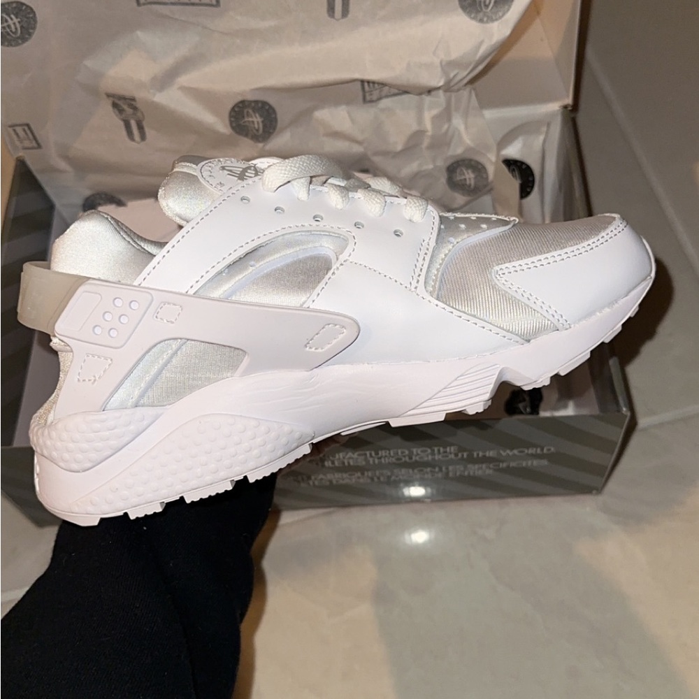 Women’s Nike hurrache sneakers